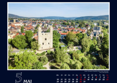 Luftaufnahme - Hoher Schwarm Saalfeld und Blick auf die Stadt