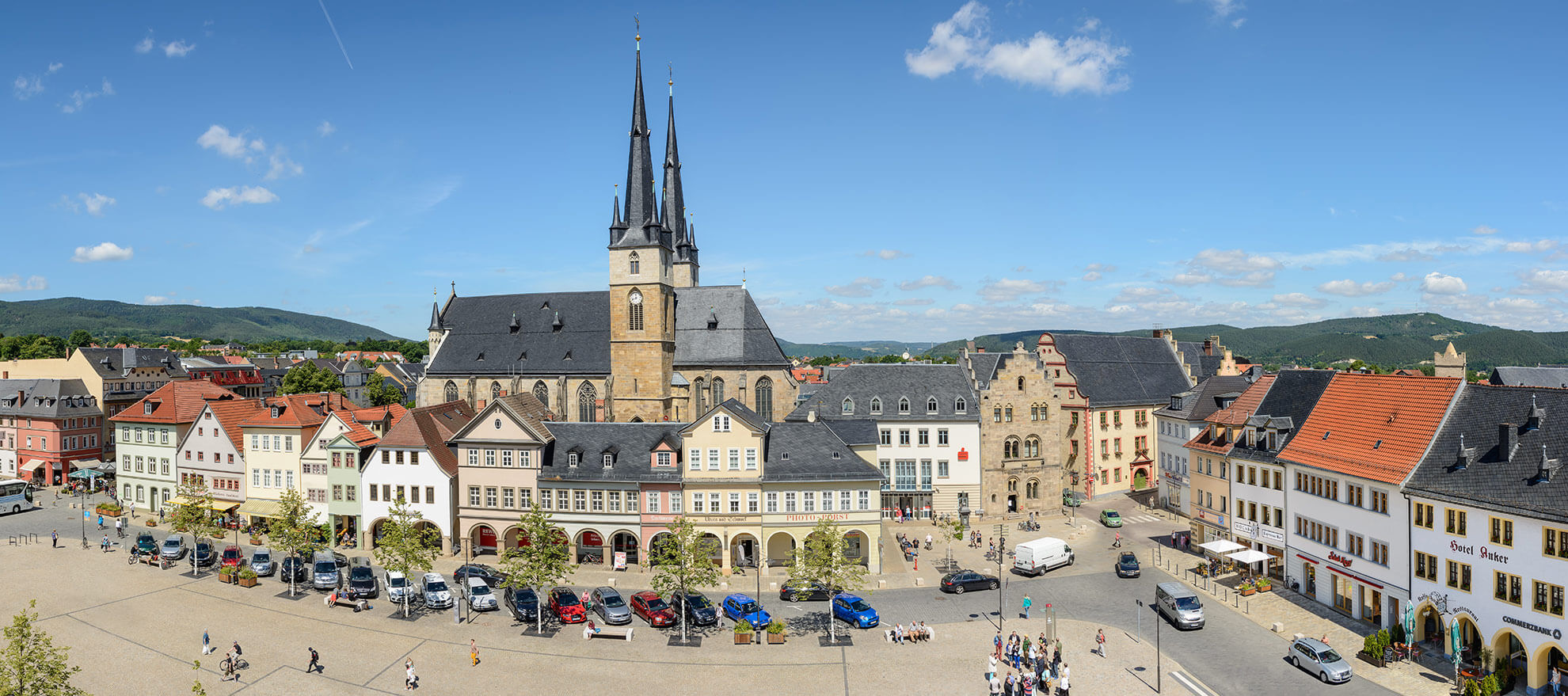 Saalfelder Markplatz mit Johanneskirche und den "Liden"